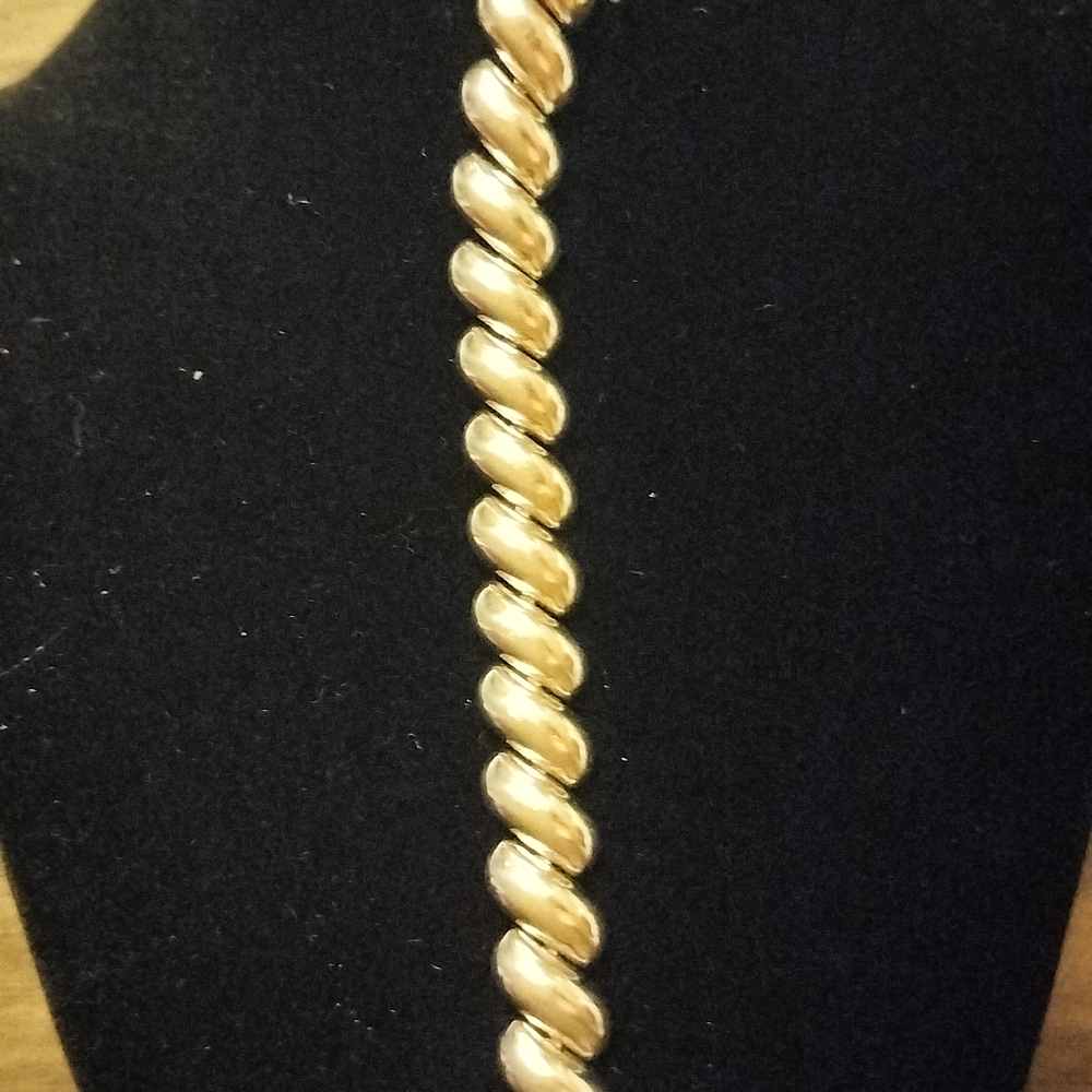 Elegant Gold-Tone Women's Bracelet